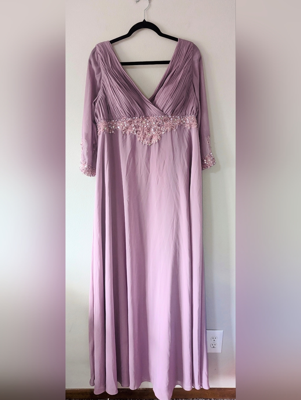 14 NWT JJ's House‎ V-Neck Embellished Bridesmaid Dress in Wisteria